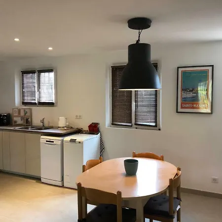 Apartment Appartement Face Au Golf A 2 Km De La Plage Sainte-Maxime
